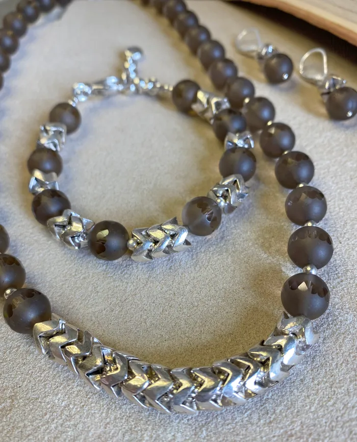 Bracelets Elisa Ilana Frosted Carved Smoky Quartz Bracelet