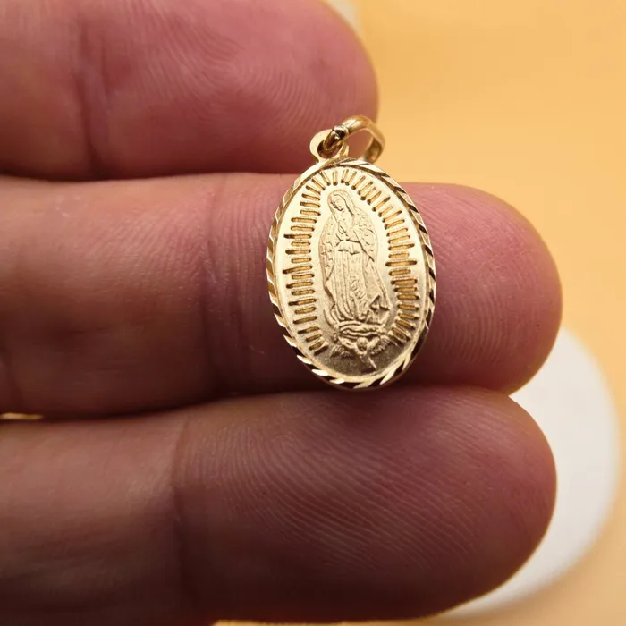 14k Gold Virgen de Guadalupe Oval Pendant 04 X 07 ITALY Necklaces