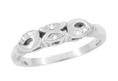 Antique Jewelry Mall Rings Retro Moderne Filigree Scalloped Diamond Wedding Band in White Gold Antique Jewelry Mall Rings Retro Moderne Filigree Scalloped Diamond Wedding Band in White Gold