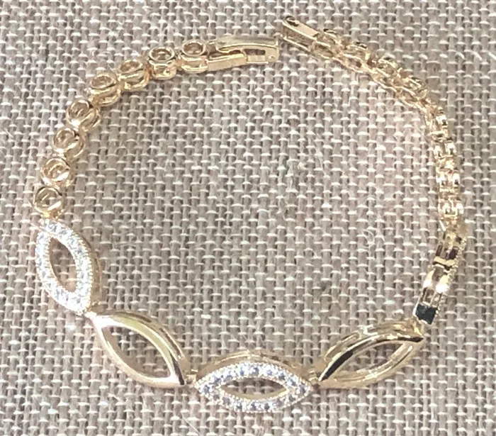 Gold plated hand chain 7 12 inches Johnny jeweler stcroix PreStyled Sets
