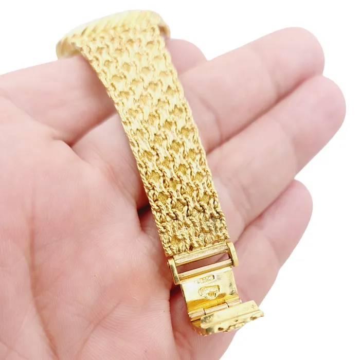 Ladies Corum 26mm x 30mm Oval Vintage 18K Yellow Gold Watch with Gold Dial and Weave Bezel PreOwned Corum PreStyled Sets