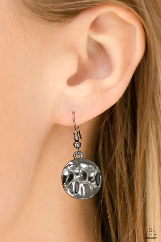 Paparazzi Accessories Necklaces A Daring DISCovery Black Gunmetal and Silver Disc Necklace Paparazzi