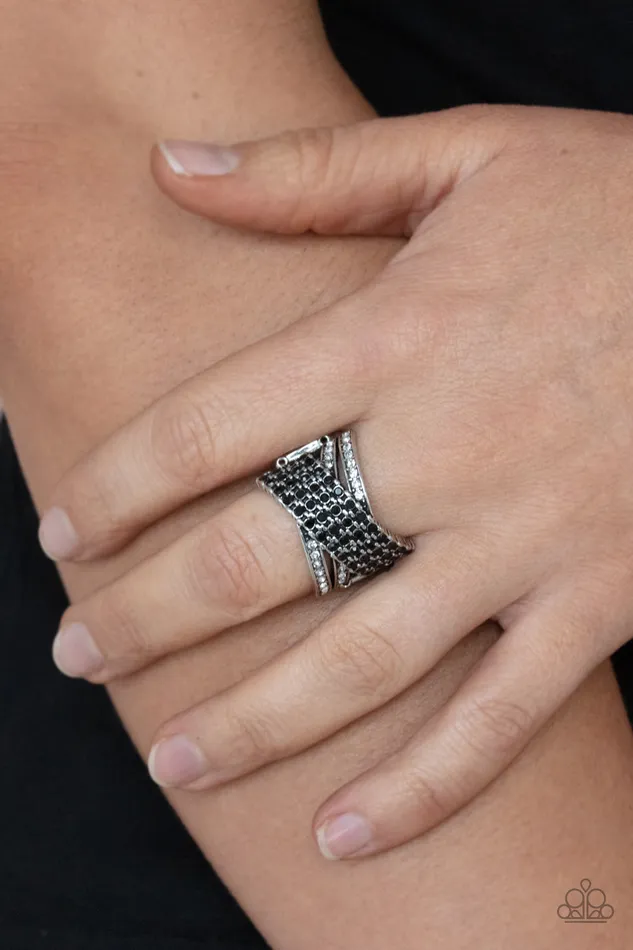 Paparazzi Accessories Rings Classic Crossover Black Rhinestone Silver Ring