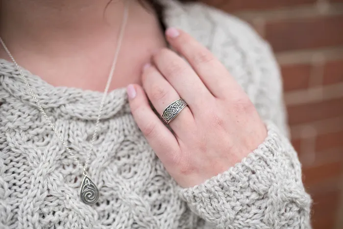 Walker Metalsmiths Rings Ceol Mo Chridhe Ring in Silver